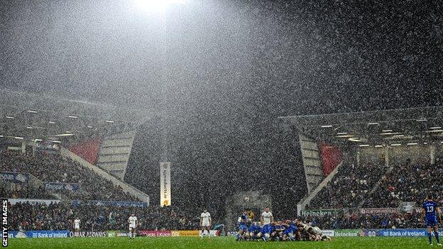 Rain pours down at Kingspan Stadium