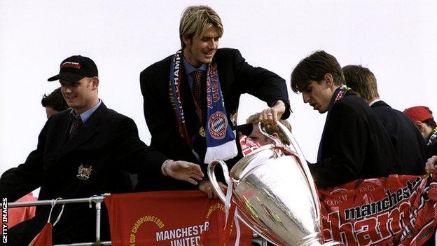 Manchester United players celebrate Champions League win in 1999