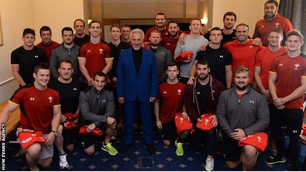 Sir Tom Jones meets Wales' World Cup squad