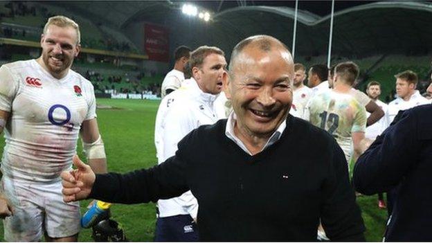 Eddie Jones (centre)