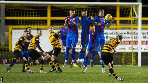 Innes Murray's stunning free kick pulled Alloa level