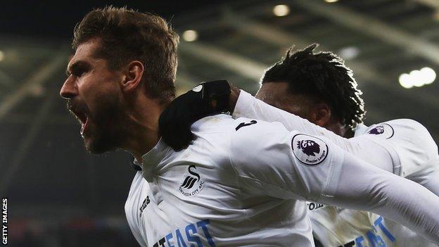 Fernando Llorente and team-mates Leroy Fer celebrate