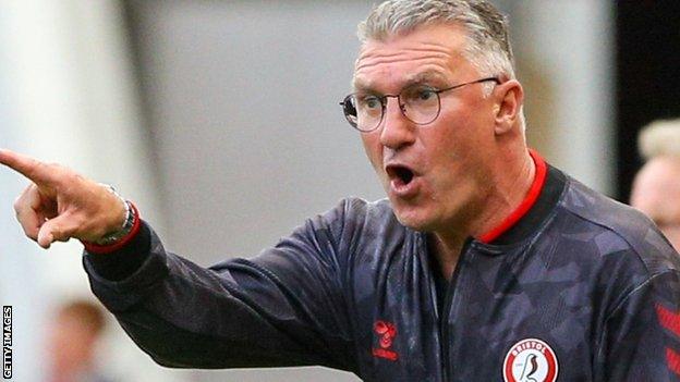 Nigel Pearson talks to his Bristol City players