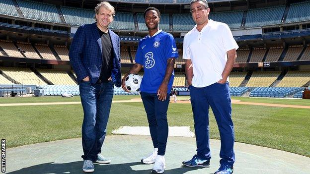 Raheem Sterling (centre) between Chelsea co-owners Todd Boehly (left) and Behdad Eghbali (right)