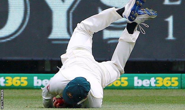 Usman Khawaja catches Stuart Broad