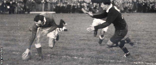 Ken Jones scores for Wales in the 13-8 win over New Zealand in 1953