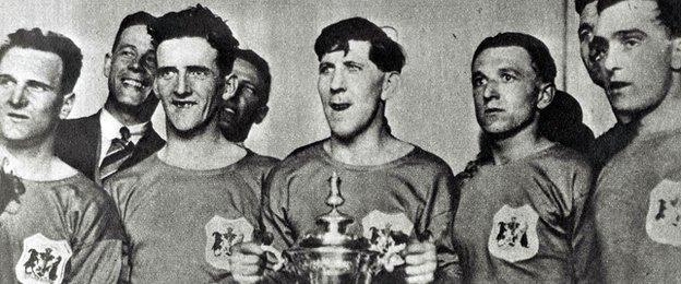 Cardiff City captain Fred Keenor and his FA Cup winning team mates