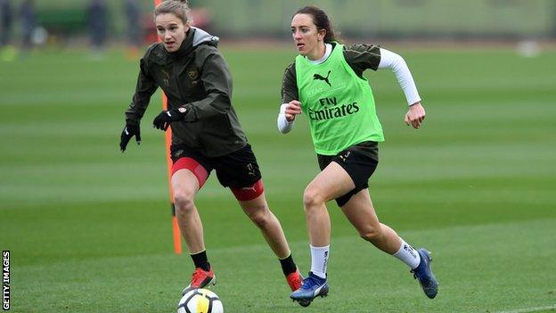 Lisa Evans up against partner and Arsenal team-mate Vivianne Miedema in training