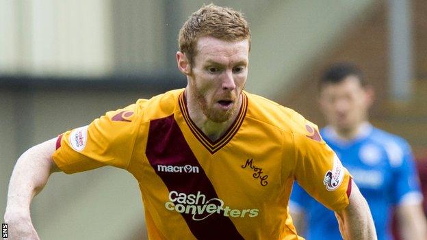 Stephen Pearson in action for Motherwell