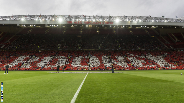 Manchester United fans unveiled a mosaic spelling out the name of their captain before the game