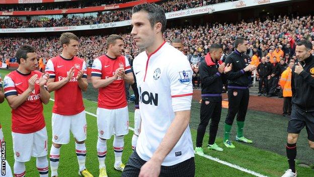 Arsenal give Manchester United a guard of honour