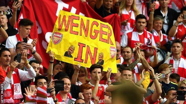 A fan with a Wenger in banner