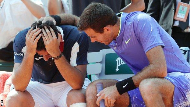 Almagro consoled by Del Potro