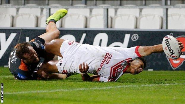 St Helens winger Regan Grace snaked out a hand to score the only try of the game against Castleford