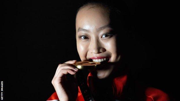 Jessica Shuran Yu with her Women's Individual Figure Skating Final gold medal at the 2017 SEA Games