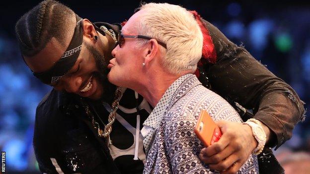 Deontay Wilder and former England footballer Paul Gascoigne at ringside