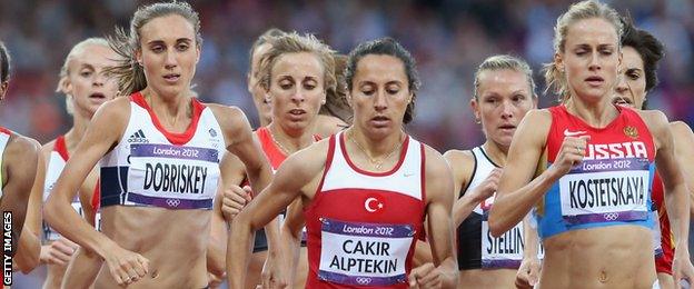 Lisa Dobriskey competing in the women's 1500m final at the 2012 Olympics