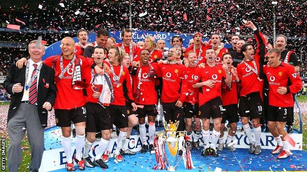 Manchester United players celebrate winning a Premier League title
