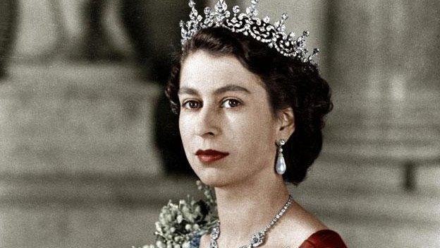 Y Frenhines Elizabeth II