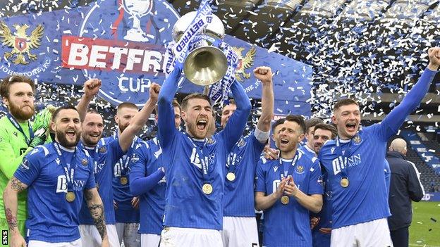 St Johnstone celebrate with the League Cup