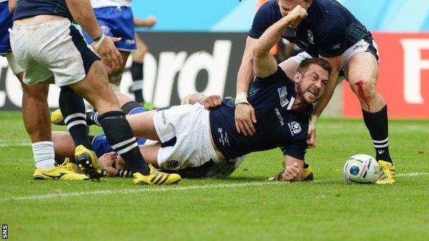 Greig Laidlaw scores for Scotland