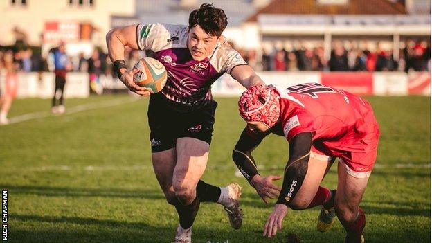 Robin Wedlake scores for Cornish Pirates