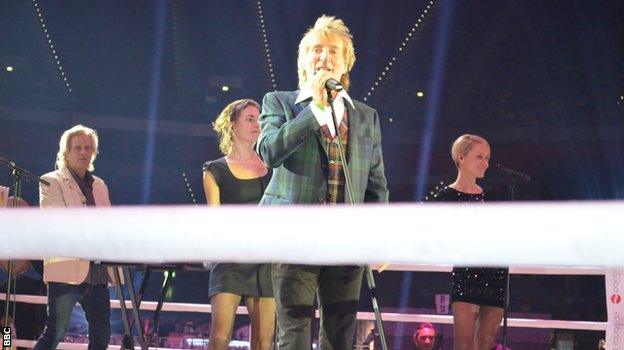 Rod Stewart practising his performance in the ring