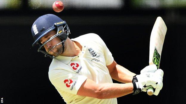 England's Dawid Malan avoids a short ball