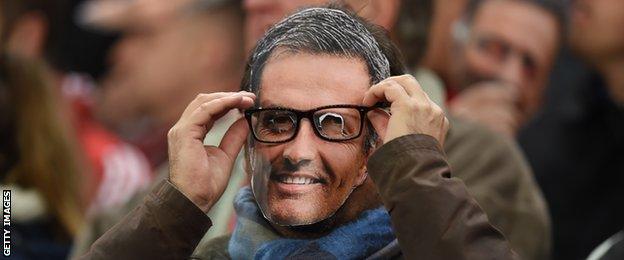 A Chelsea fan wears a Jose Mourinho mask