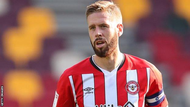 Pontus Jansson in action for Brentford