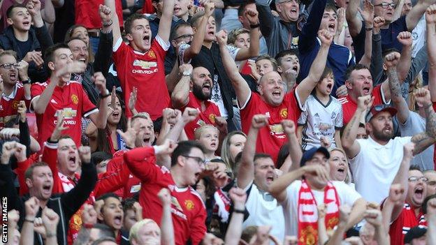 Man Utd fans celebrate