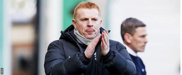 Neil Lennon urges on his Hibs players