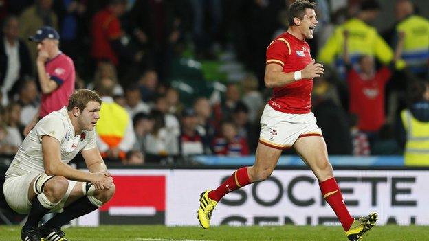 Joe Launchbury dejected as Lloyd Williams celebrates