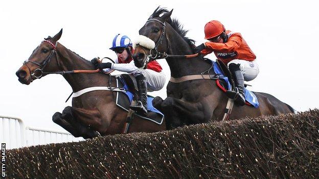 As De Mee (right) trails at Fontwell