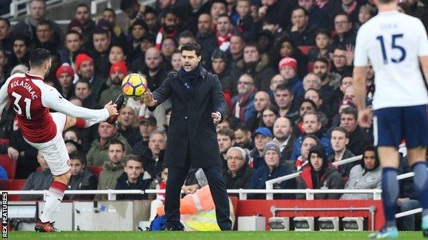 Mauricio Pochettino (centre)