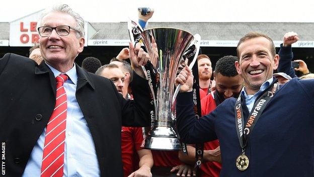 Nigel Travis lifts the 2018-19 National League trophy with Justin Edinburgh