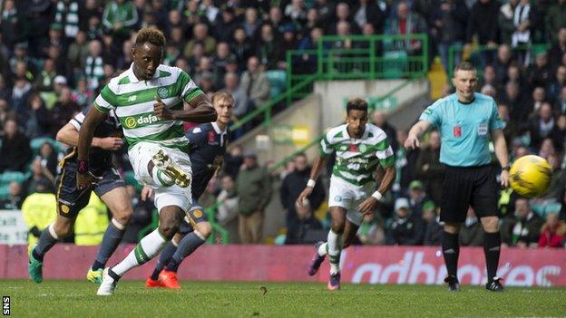 Moussa Dembele scores