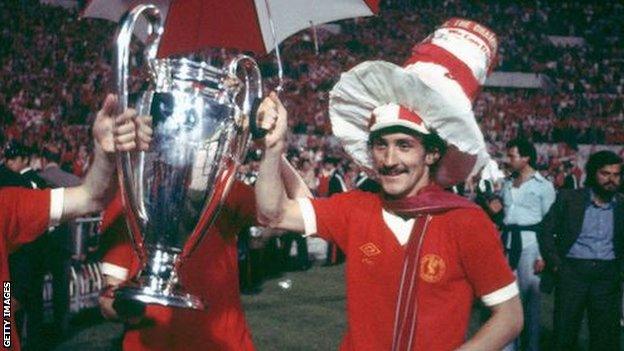 Terry McDermott: Liverpool legend diagnosed with dementia - BBC Sport