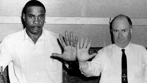 Liston shows off his huge hands
