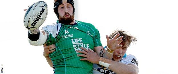 Aly Muldowney wins a line-out ahead of Glasgow's Jonny Gray