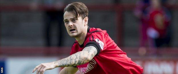 Clyde signing Ally Love in action for Brechin City