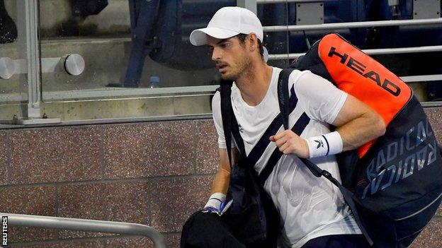 Andy Murray walks off court after losing to Milos Raonic at the Western and Southern Open