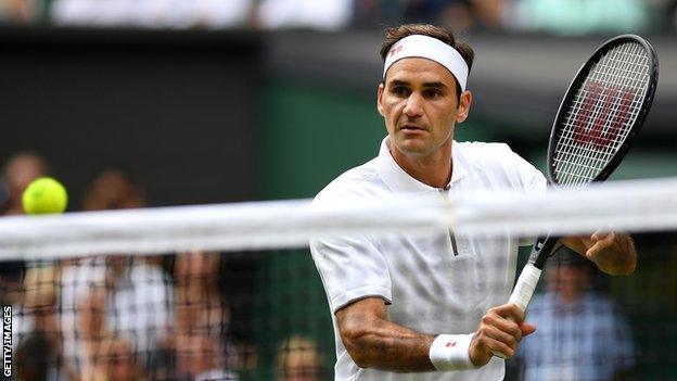 Roger Federer beats Lloyd Harris at Wimbledon