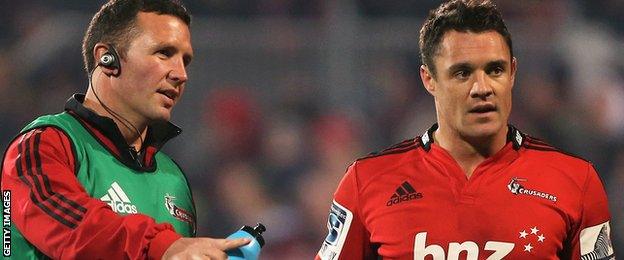 Aaron Mauger (left) and Dan Carter on the field for the Crusaders