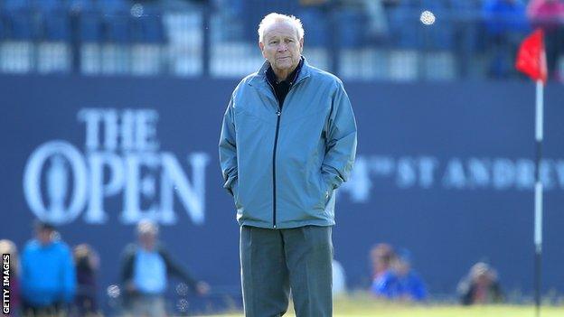 Arnold Palmer on the 18th green during the 2015 Open Championships