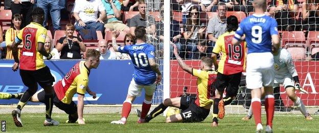 Barrie McKay scores