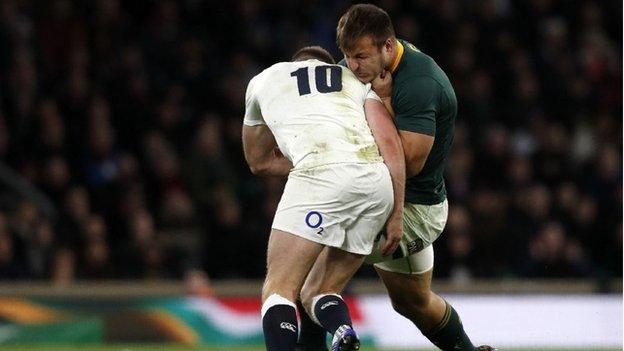 Owen Farrell tackles Andre Esterhuizen