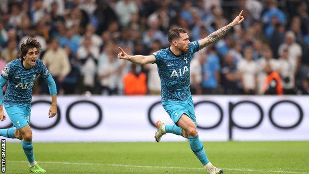 Pierre-Emile Hojbjerg celebrates for Tottenham