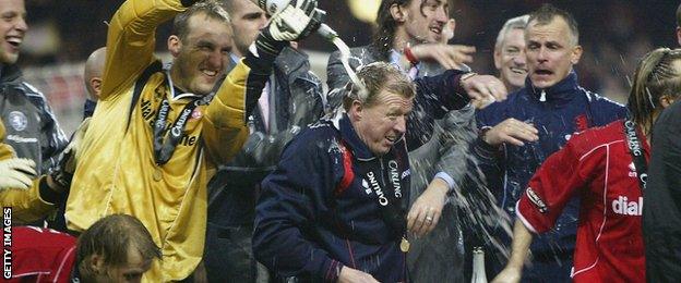 Steve McClaren (centre) in 2004