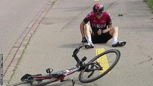 Geraint Thomas was able to sit up after his crash